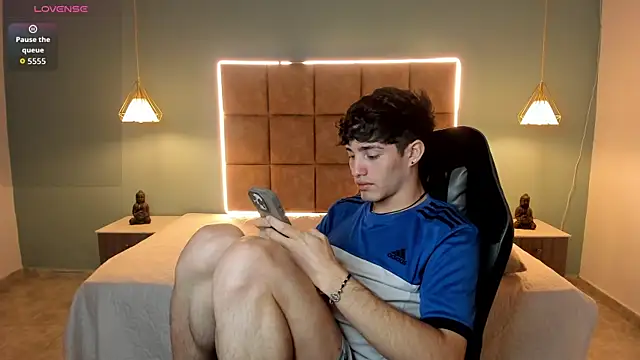 AlejooTwink online show from May 2026 05:00:01 AM
