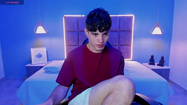 Snapshot of AlejooTwink chatting on July 2026 05:15:02 AM AlejooTwink online show from July 2026 05:15:02 AM