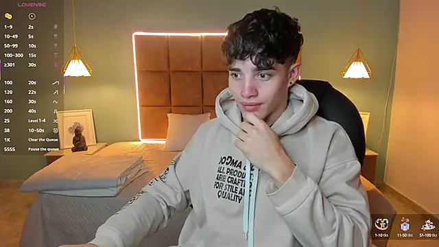 Snapshot of AlejooTwink chatting on October 2025 03:05:02 AM AlejooTwink online show from October 2025 03:05:02 AM