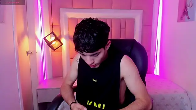 AlejooTwink online show from March 2026 12:02:02 PM