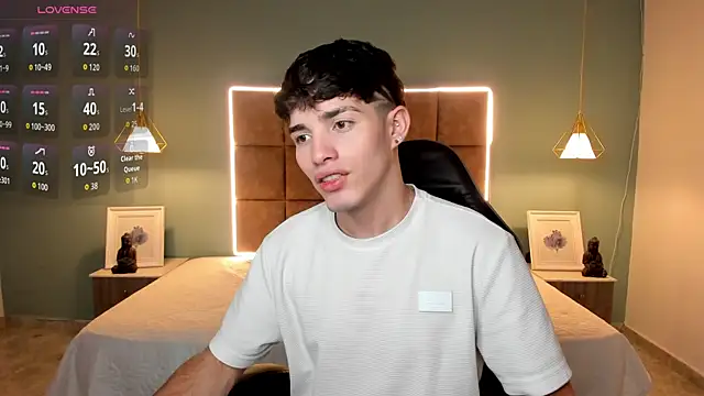 AlejooTwink online show from April 2026 05:43:02 AM