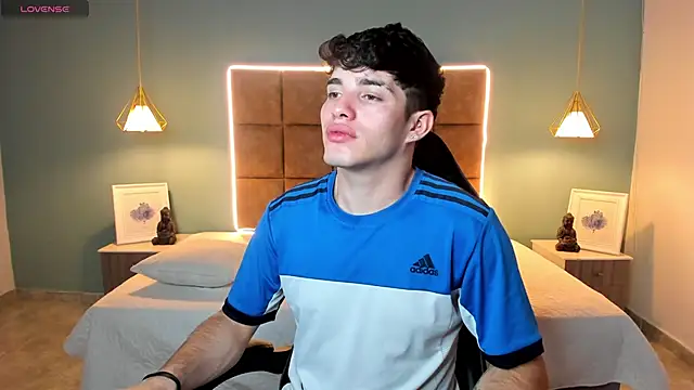 AlejooTwink online show from February 2026 08:09:01 PM