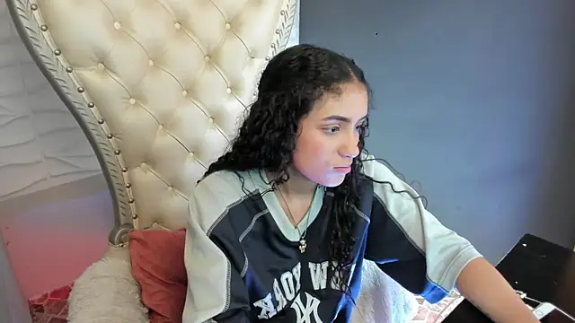 Layla 707 online show from March 2026 06:46:02 PM