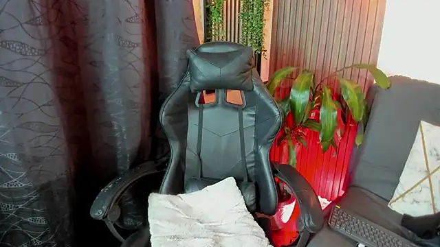 Layla 707 online show from December 2025 11:49:03 PM