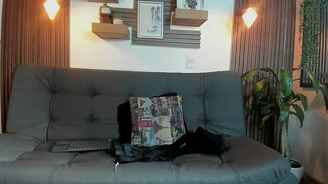 Layla 707 online show from October 2025 10:21:01 PM