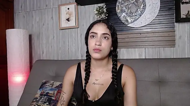 Layla 707 online show from March 2026 08:57:01 PM