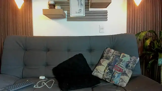 Layla 707 online show from October 2025 10:21:01 PM