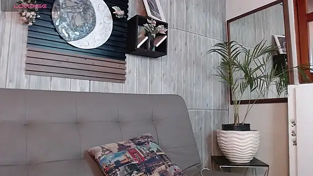 Layla 707 online show from November 2025 10:10:02 PM