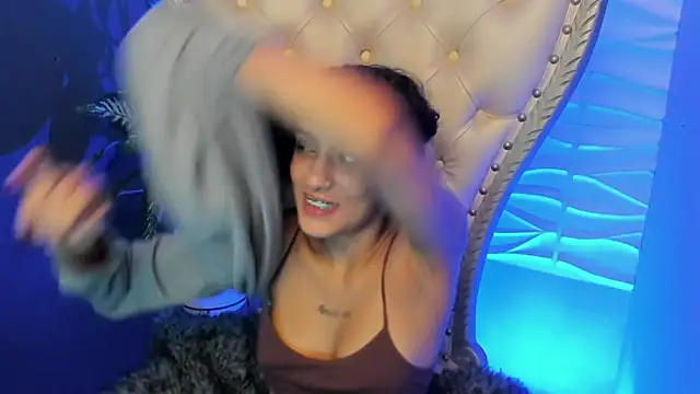 Layla 707 online show from November 2025 01:42:02 AM