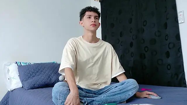 Noah tyler  online show from October 2025 05:56:02 PM