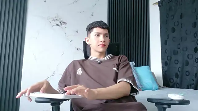 Noah tyler  online show from March 2026 07:19:01 PM