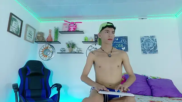 Noah tyler  online show from February 2026 07:58:02 PM