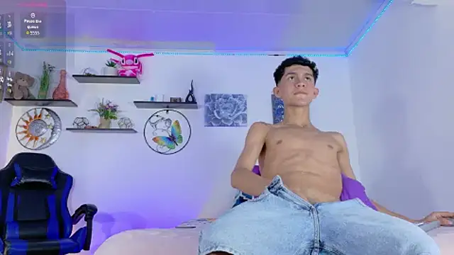 Noah tyler  online show from October 2025 01:50:01 AM
