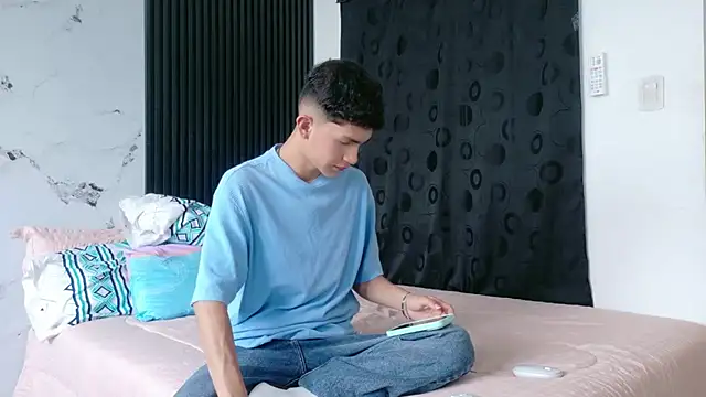 Noah tyler  online show from February 2026 07:14:01 PM