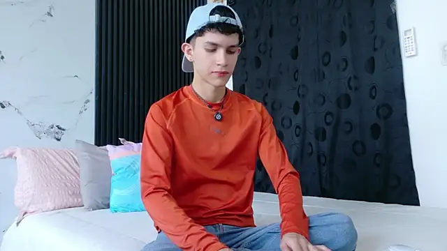 Noah tyler  online show from March 2026 06:45:02 PM