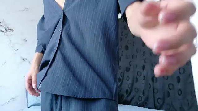 Noah tyler  online show from March 2026 06:43:01 PM