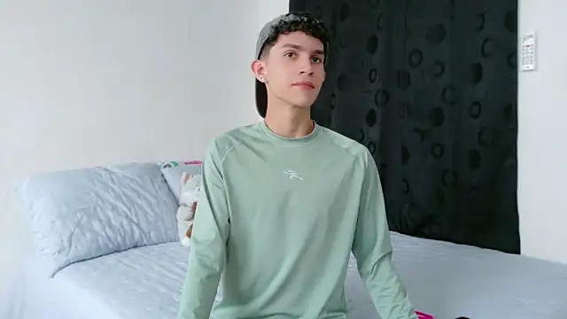 Noah tyler  online show from November 2025 05:35:02 PM