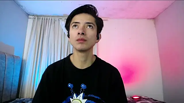 Yellowpokemon23 online show from April 2026 06:09:02 PM