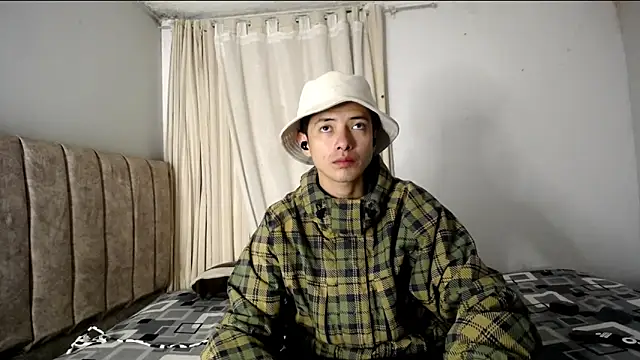 Yellowpokemon23 online show from November 2025 05:11:01 AM