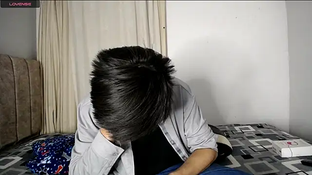 Yellowpokemon23 online show from November 2025 03:21:02 AM