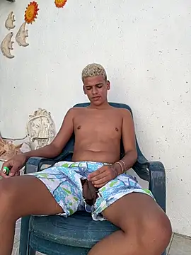 Snapshot of Leo_bunny_hot chatting on November 2025 07:06:01 PM Leo bunny hot online show from November 2025 07:06:01 PM