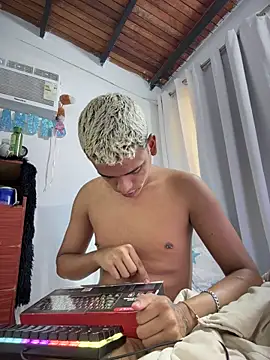 Snapshot of Leo_bunny_hot chatting on January 2026 08:35:01 PM Leo bunny hot online show from January 2026 08:35:01 PM