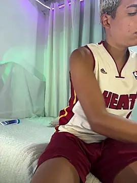 Snapshot of Leo_bunny_hot chatting on December 2025 08:26:01 PM Leo bunny hot online show from December 2025 08:26:01 PM