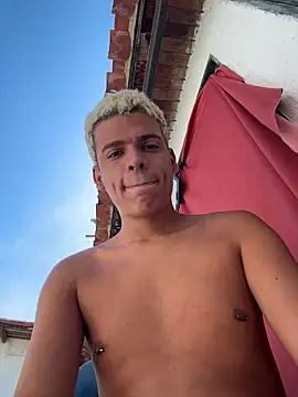 Snapshot of Leo_bunny_hot chatting on December 2025 06:13:01 PM Leo bunny hot online show from December 2025 06:13:01 PM