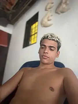 Snapshot of Leo_bunny_hot chatting on February 2026 12:32:02 AM Leo bunny hot online show from February 2026 12:32:02 AM