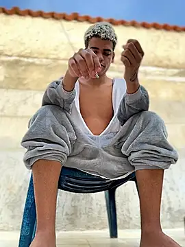 Snapshot of Leo_bunny_hot chatting on February 2026 08:50:02 PM Leo bunny hot online show from February 2026 08:50:02 PM