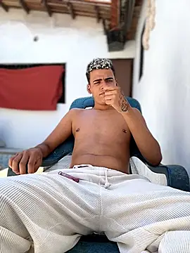 Snapshot of Leo_bunny_hot chatting on February 2026 05:14:02 PM Leo bunny hot online show from February 2026 05:14:02 PM