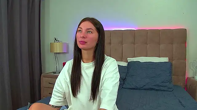 Snapshot of AlexandraBloom chatting on September 2025 06:13:02 PM AlexandraBloom online show from September 2025 06:13:02 PM