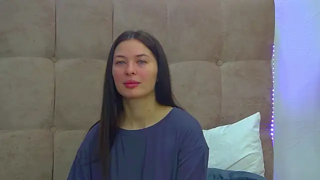 AlexandraBloom online show from November 2025 06:30:01 PM