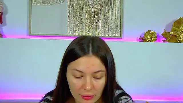 Snapshot of AlexandraBloom chatting on December 2025 06:23:01 PM AlexandraBloom online show from December 2025 06:23:01 PM