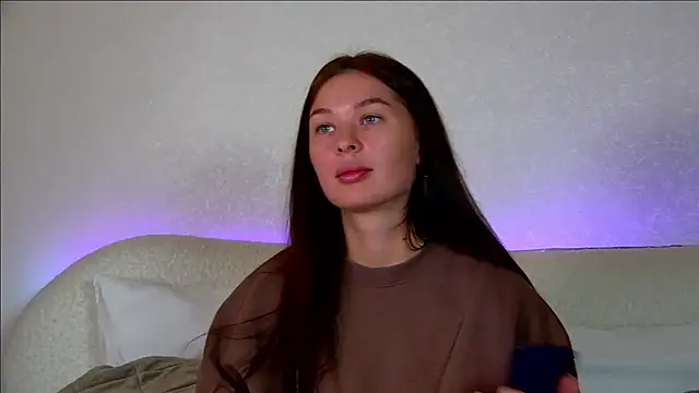 Snapshot of AlexandraBloom chatting on October 2025 06:31:01 PM AlexandraBloom online show from October 2025 06:31:01 PM