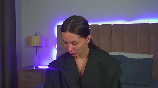 AlexandraBloom online show from November 2025 06:09:01 PM