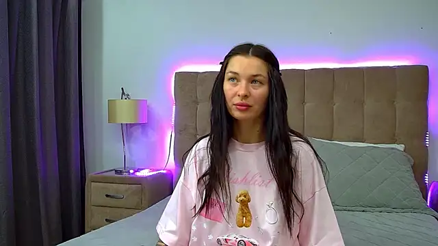 AlexandraBloom online show from November 2025 06:23:02 PM