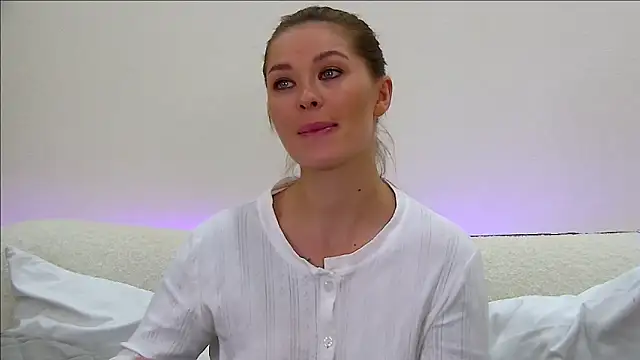 Snapshot of AlexandraBloom chatting on October 2025 07:51:01 PM AlexandraBloom online show from October 2025 07:51:01 PM