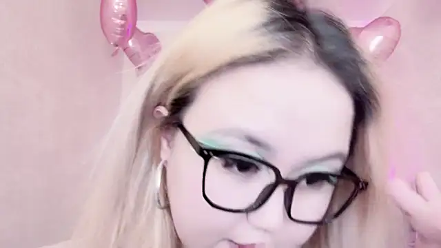 Snapshot of amelia_sunlight chatting on February 2025 12:22:02 AM amelia sunlight online show from February 2025 12:22:02 AM