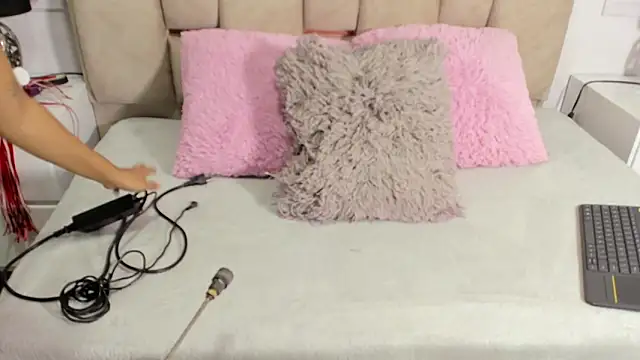 Snapshot of natalyclauss_ chatting on March 2025 09:05:02 PM natalyclauss online show from March 2025 09:05:02 PM