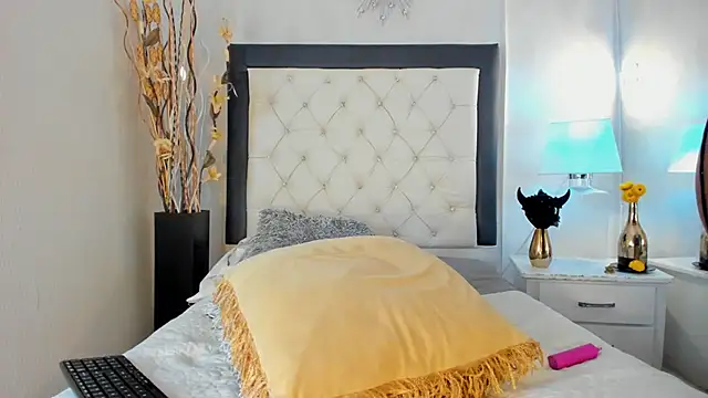 GaleHodge online show from November 2025 01:11:01 PM