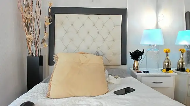 GaleHodge online show from December 2025 04:28:01 AM