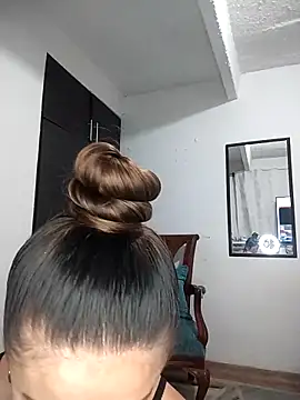 Snapshot of Venus-Wood chatting on October 2025 07:13:02 PM Venus-Wood online show from October 2025 07:13:02 PM