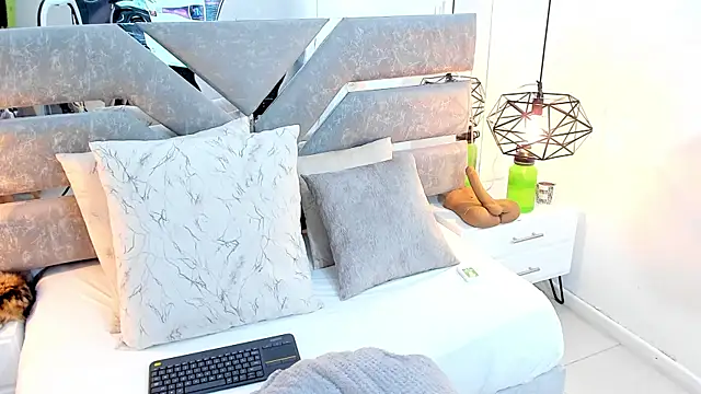 Snapshot of Slut_Milf_ chatting on July 2026 06:05:01 PM Slut Milf online show from July 2026 06:05:01 PM