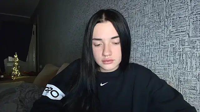 Snapshot of Liana_diva chatting on December 2025 06:43:02 PM Liana diva online show from December 2025 06:43:02 PM