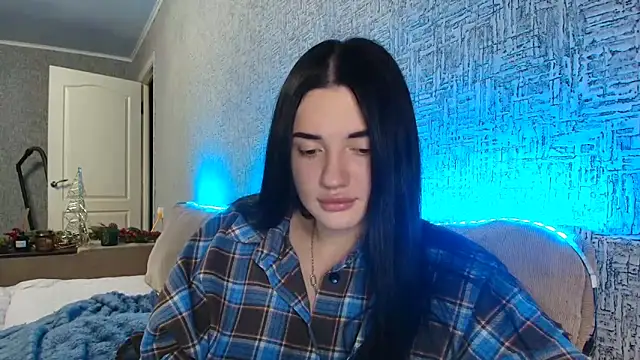 Liana diva online show from December 2025 07:13:01 PM