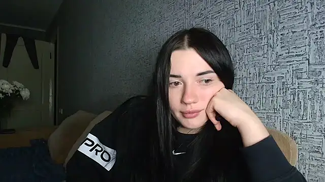 Snapshot of Liana_diva chatting on February 2026 03:32:02 PM Liana diva online show from February 2026 03:32:02 PM