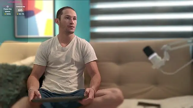 Snapshot of AxelFairchaild chatting on October 2025 02:16:02 PM AxelFairchaild online show from October 2025 02:16:02 PM