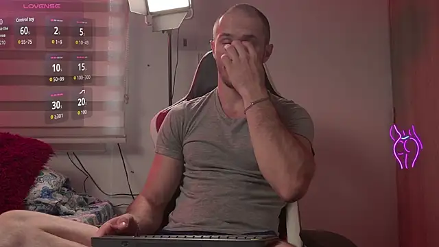 Snapshot of AxelFairchaild chatting on May 2026 01:18:01 PM AxelFairchaild online show from May 2026 01:18:01 PM