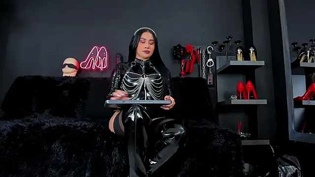 DelaneyStone online show from October 2025 08:53:02 PM